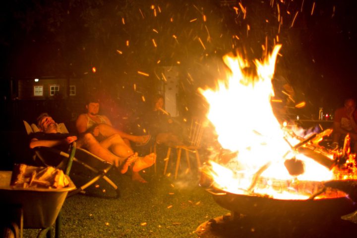 Grill & Chill im Garten mit Lagerfeuer