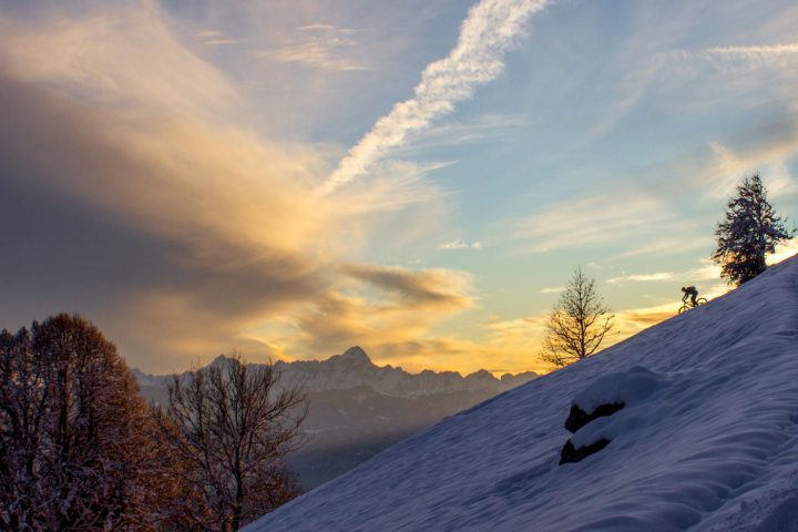 Auf der Suche nach dem Sonnenuntergang im Schnee