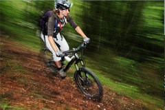 Fahrtechniktraining Level 2 – neue Location mit 3 Bikerinnen